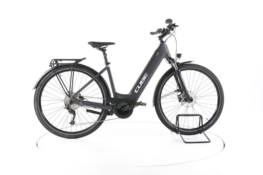Cube Touring Hybrid ONE Trekking E-Bike Tiefeinsteiger 2023
