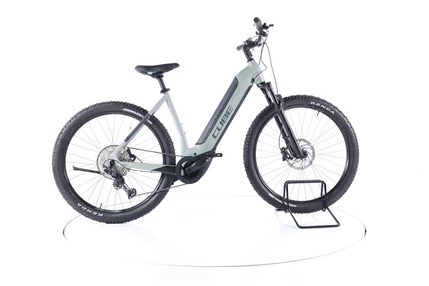 Cube Reaction Hybrid Race Trekking E-Bike Tiefeinsteiger