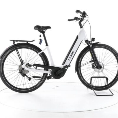 Cube Supreme Sport Hybrid ONE Trekking E-Bike Tiefeinsteiger 2023