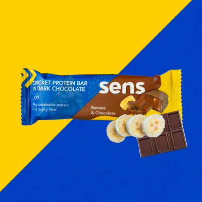 SENS Grillen Proteinriegel in dunkler Schokolade - Banane & Schokolade (60g)